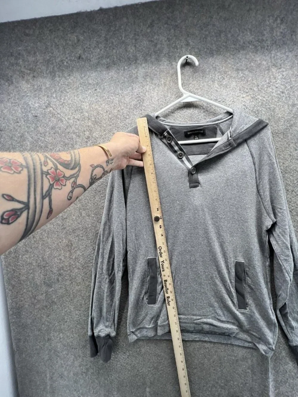 Banana Republic Sweatshirt Mens Small Gray Pullover Button Neck Hoodie Pockets